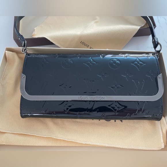 **Authentic** Louis Vuitton Monogram Vernis Rossmore MM in Noir Magnetique - Picture 9 of 12